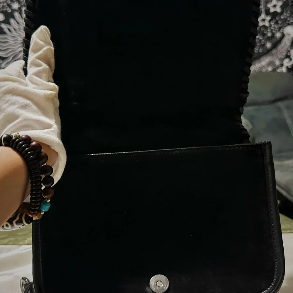 Vintage style Y2K Zara Black Crossbody Bag with Silver Chain - Picture 12 of 16